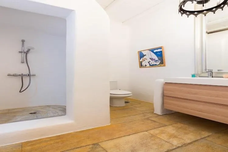 Stunning Villa Surrounded By Lush Greenery Agrari  Agrari (Mykonos)